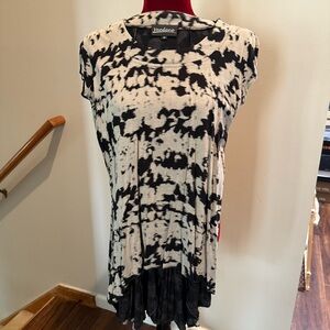 Vandana Women's Black and White Top / Size Medium